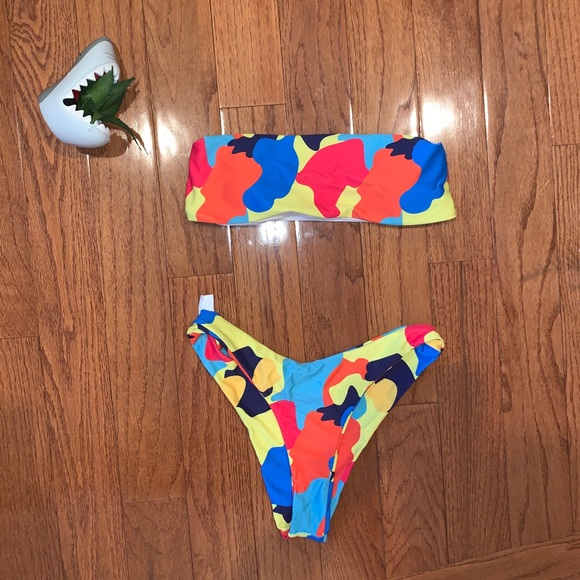 two piece multi color camo bikini set 🦋 - Picture 2 of 2